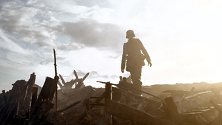 Im Westen nichts Neues, Szenenbild: In einer Totalen geht ein Soldat im Gegenlicht über ein Schlachtfeld (© Reiner Bajo / Netflix)