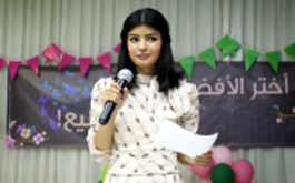 Die perfekte Kandidatin, Szenenbild: Die junge Ärztin Maryam präsentiert sich als neue Kandidatin für den Gemeinderat. )© Neue Visionen Filmverleih)