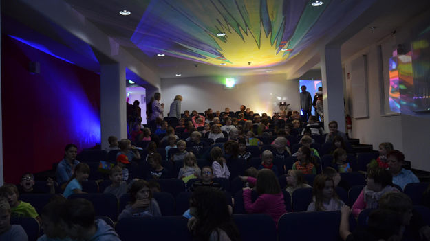 Kinderfilmfest Brandenburg in Ludwigsfelde: eine Kinoraum mit vielen Kindern (© Stadt Ludwigsfelde)