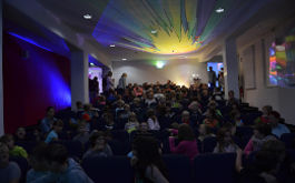 Eine Filmvorführung im Rahmen des Kinderfilmfests Brandenburg in einem Kino in Ludwigsfelde (© Stadt Ludwigsfelde)