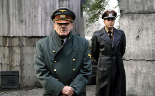 Der Untergang, Szenenbild: Bruno Ganz in der Rolle von Adolf Hitler (© picture-alliance/ dpa/dpaweb | Constantin Film)
