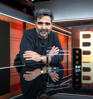 Porträt des Regisseurs Cem Kaya bei der Berlinale 2022 (© Radio eins/rbb)