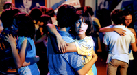 La boum,Szenenbild: Zwei Jugendliche tanzen auf einer Party (© StudioCanal)