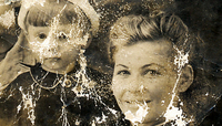 Meine Mutter, ein Krieg und ich, Szenenbild: Ausschnitt aus einem alten. vergilbten Familienfoto, auf dem ein Kleinkind neben einer lächelnden Frau zu sehen ist. (© Nordfilm GmbH, Johann Feindt)