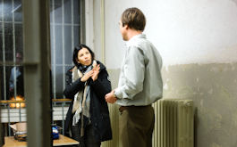 Die Regisseurin Franziska Stünkel bei den Dreharbeiten mit Hauptdartseller Lars Eidinger (© Joshua Neubert)