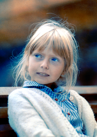Sabine Kleist, 7 Jahre, Szenenbild: Porträt eines blonden Mädchens (© DEFA-Stiftung)