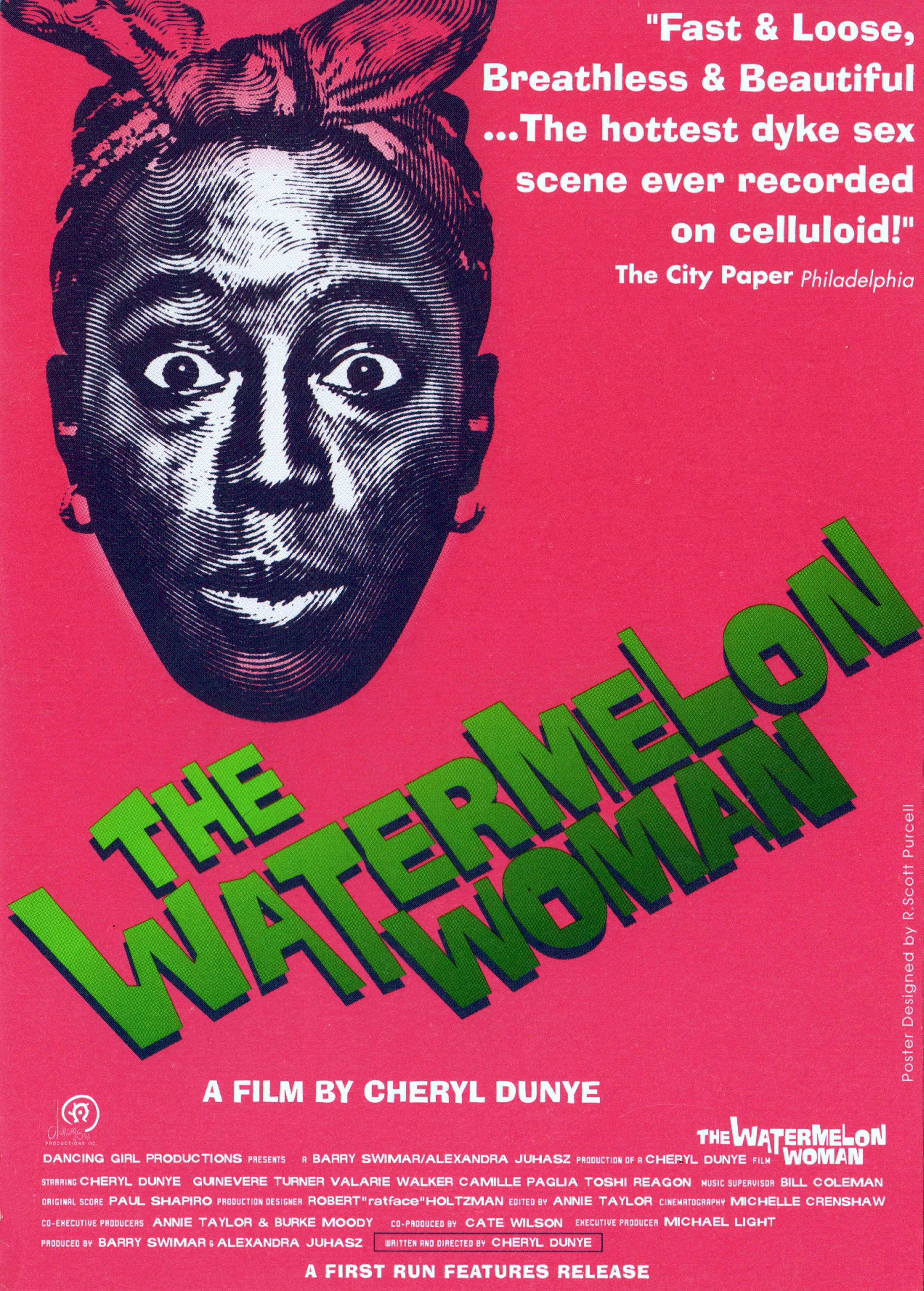 Filmplakat zum Drama THE WATERMELON WOMAN: Vor rosarotem Hintergrund ist im linken, oberen Bildviertel das Gesicht eier Schwarzen Frau erkennen, die erstaunt guckt. Darunter steht schräg über das Bild und in grünen Buchstaben der Filmtitel.