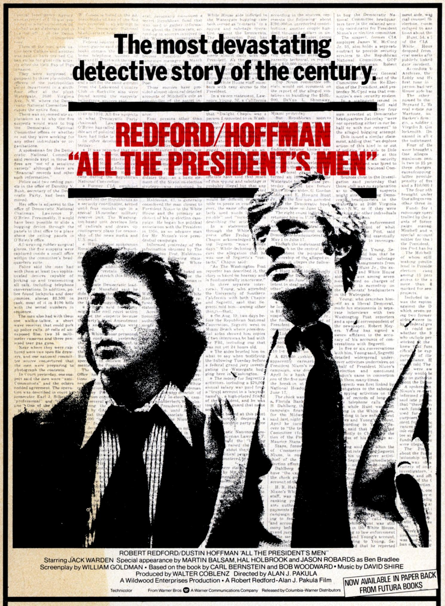 Englisches Plakat zum Drama DIE UNBESTECHLICHEN (USA 1976) : Auf einer Zeitungsseite sind zwei Männer gedruckt. Darüber steht in Schwarz "The most devastating detective story of the century" (zu deutsch: Die schockierendste Detektivgeschichte des Jahrhunderts). In roter Schrift stehen darunter die Nachnamen der Hauptdarsteller Robert Redford und Dustin Hoffman sowie der englische Filmtitel ALL THE PRESIDENT'S MEN.