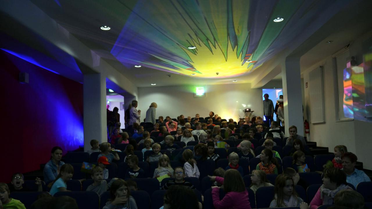 Eine Filmvorführung im Rahmen des Kinderfilmfests Brandenburg in einem Kino in Ludwigsfelde
