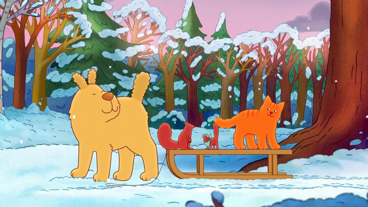 Filmstill aus dem Zeichentrickfilm TOMMY TOM – EIN NEUER FREUND FÜR TOMMY TOM: In einem verschneiten Wald steht ein Schlitten, auf dem zwei Eichhörnchen und eine Katze stehen. Neben dem Schlitten steht ein Hund. Hund und Katze schauen sich an.