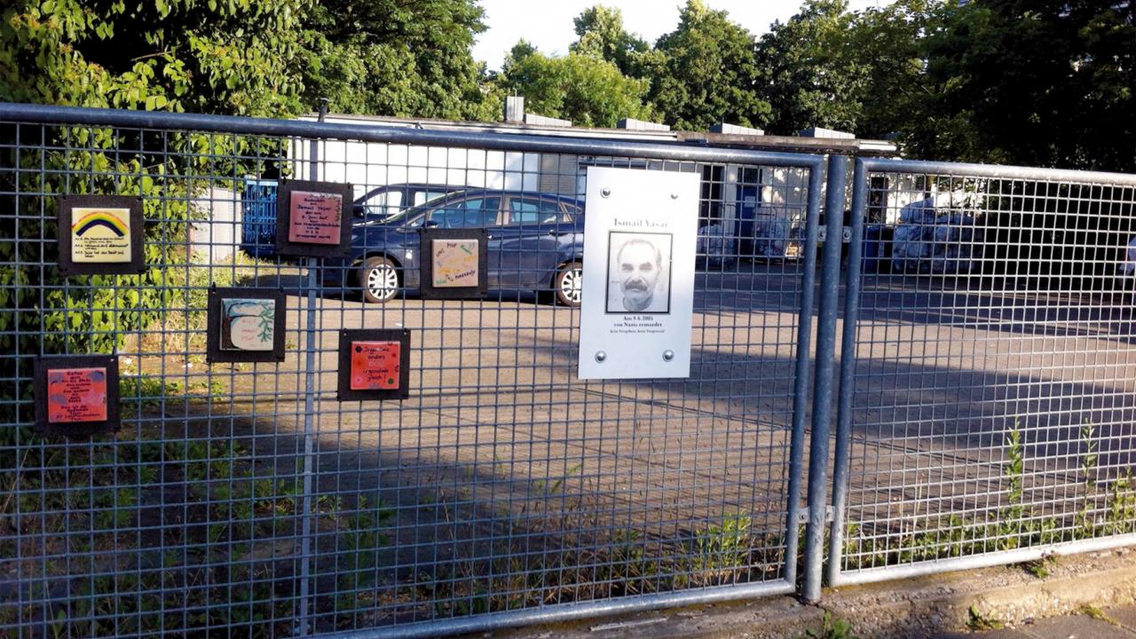 Still aus dem Dokumentarfilm SPUREN – DIE OPFER DES NSU: Bild des Gedenkorts fürden ermordeten Ismail Yasar 