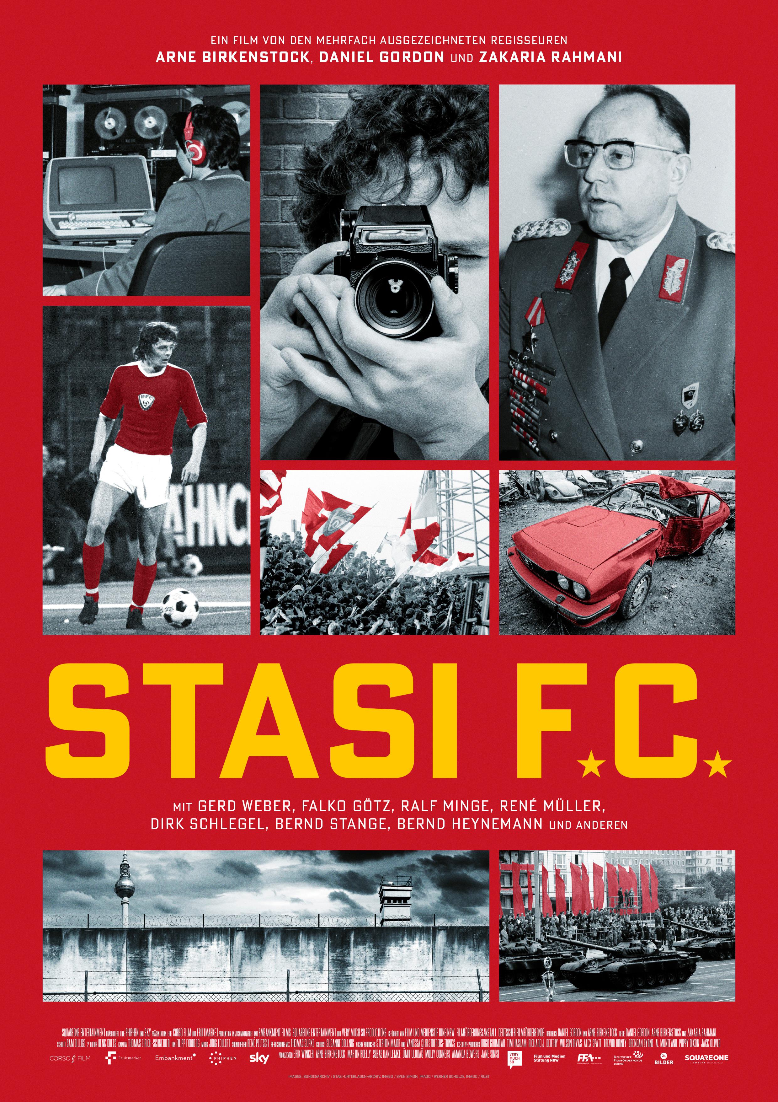 Plakat zum Dokumentarfilm STASI FC: Collage aus verschiedenen Schwarz-Weiß-Fotos zu den Themen Fußball, Überwachung und Stasi vor rotem Hintergrund, der Filmtitel ist in großen, gelben Buchstaben in der unteren Hälfte platziert