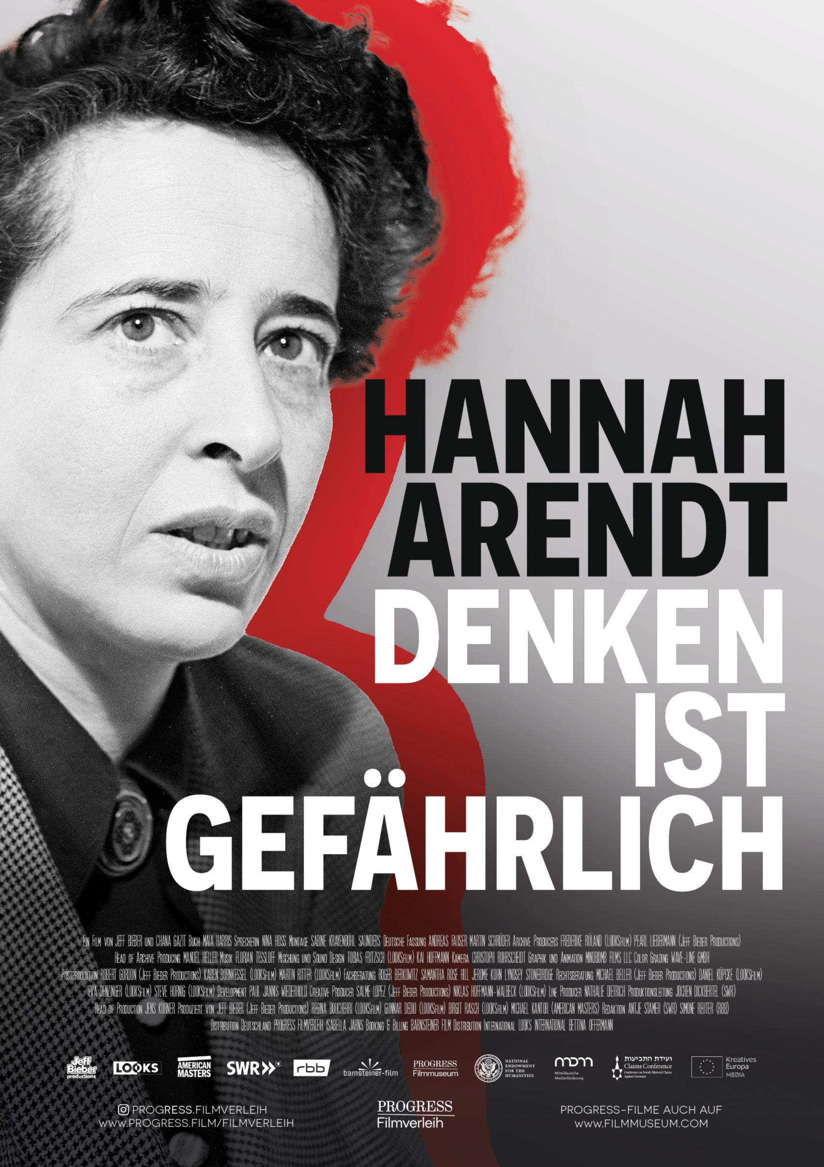 Plakat zum Dokumenarfilm HANNAH ARENDT: DENKEN IST GEFÄHRLICH: Schwarz-weißes Porträt von Hannah Arendt, das einen roten Schatten wirft.  Daneben steht in dicken Buchstaben der Filmtitel.