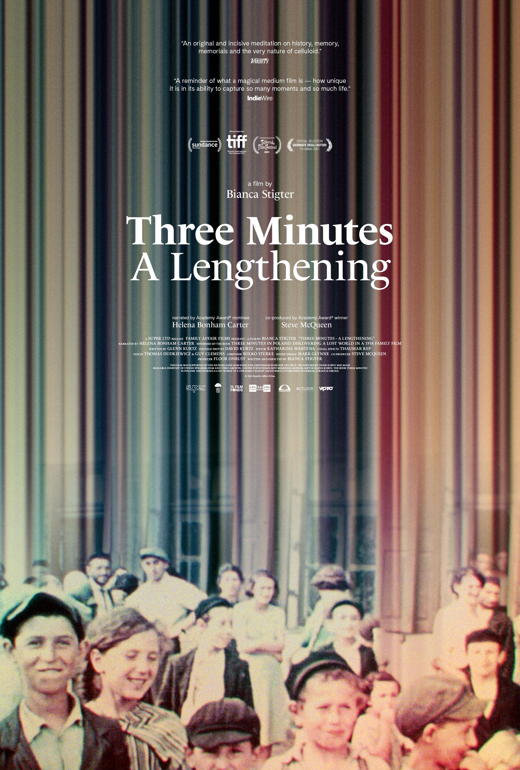 Plakat zum Film "Three Minutes": Vor einem vertikal gestreiften Hintergrund sieht man Männer, Frauen und Kinder, die um 1940 aufgenommen wurden.