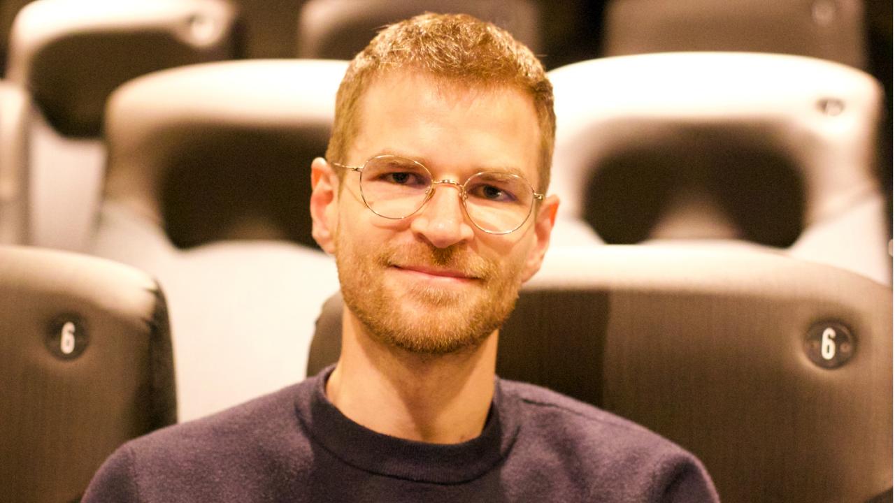Porträt von Eirik Sæter Stordahl, Regisseurs des Films LARS IST LOL