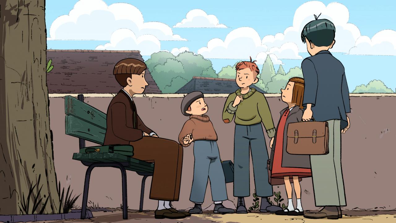 Still aus der Animationsserie DIE LANGEN GROSSEN FERIEN: Eine Junge, im Stil der 1930er gekleidet.sitzt auf einer Band. Um ihn herum stehen vier weitere Kinder.
