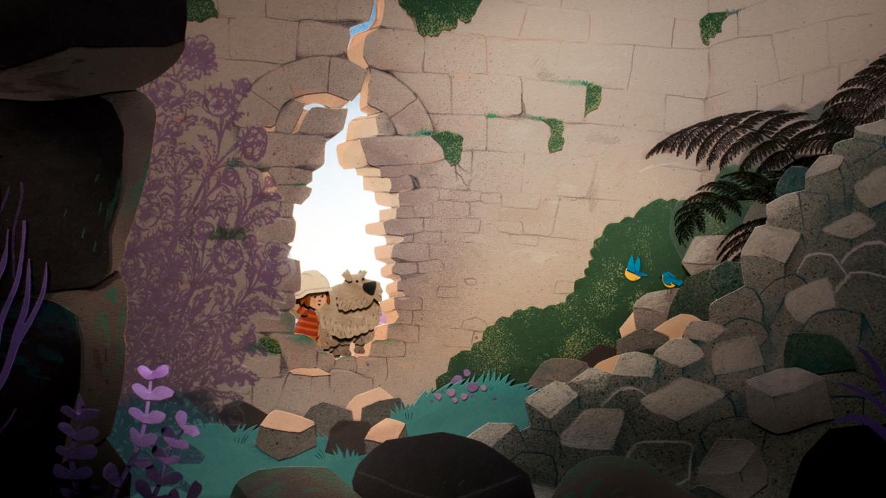 Still aus dem Animationsfilm DIE SCHATZSUCHE IM BLAUMEISENTAL: Ein Mädchen mit Helm und ein Hund schauen durch ein Loch, das in einer großen Steinmauer ist.