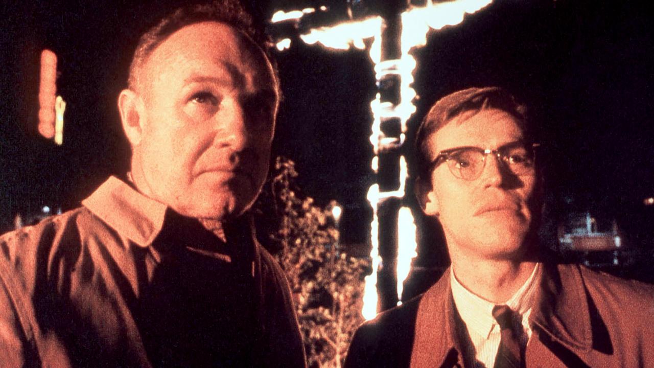 Still aus dem Drama MISSISSIPPI BURNING: Porträt zweier Männer, offenar emittelnde Bemate 